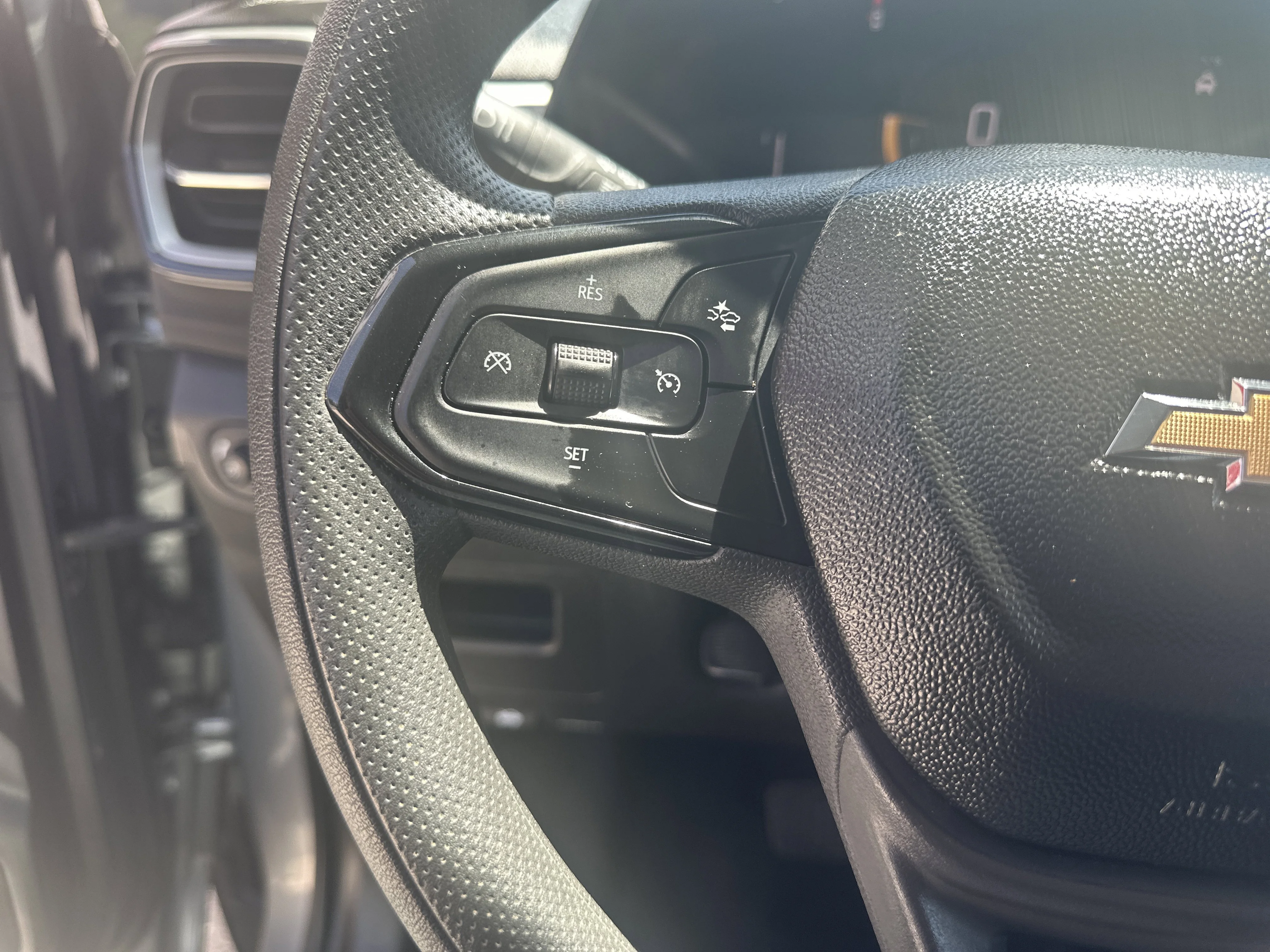Used 2025 Sterling Gray Metallic Chevrolet LT image 13