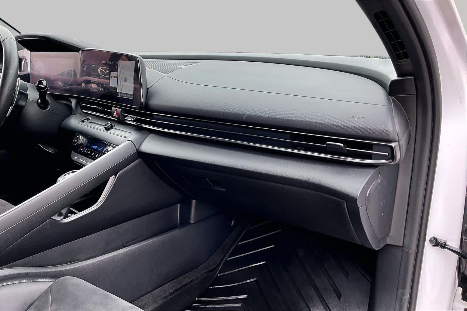 Used 2025 Atlas White Hyundai  image 18