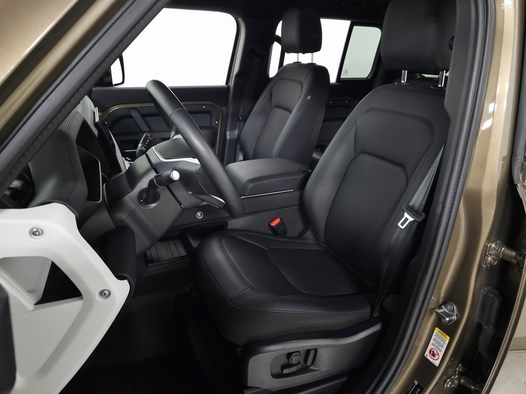 2025 LAND ROVER DEFENDER - Image 15