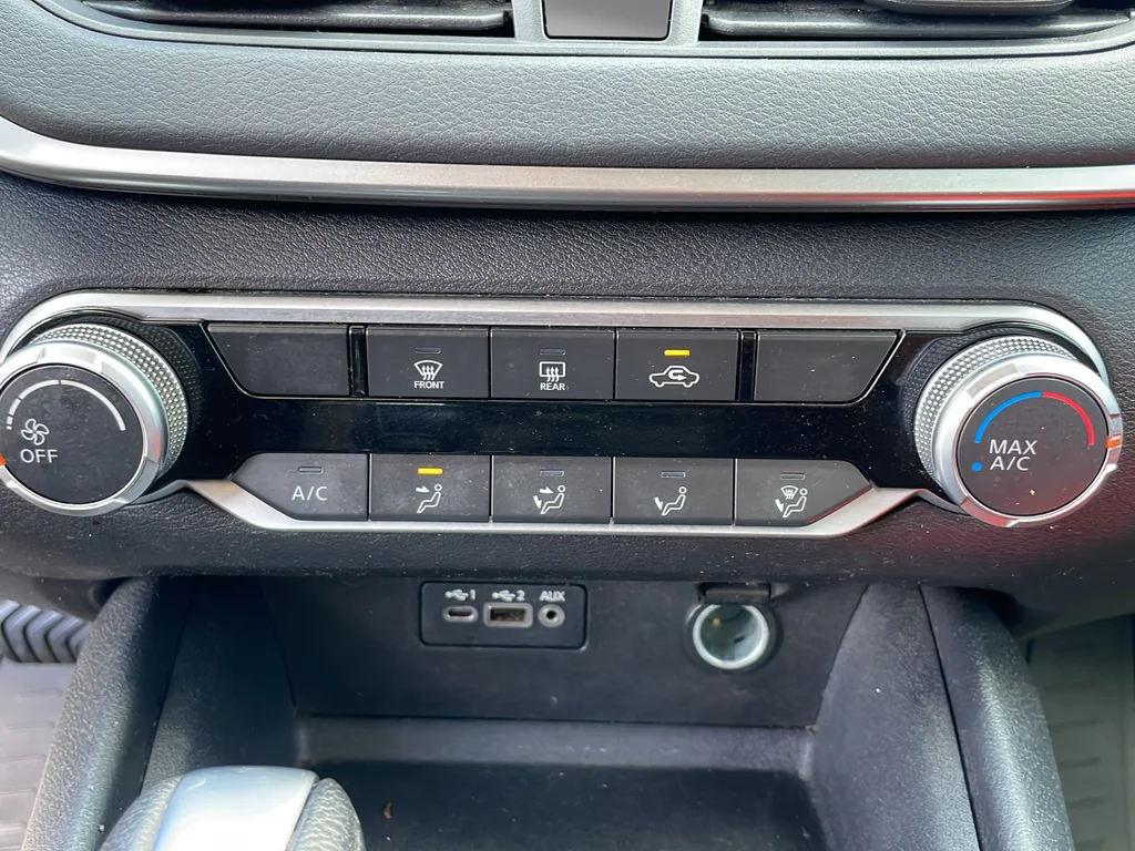 Used 2019 White Nissan 2.5 S image 21