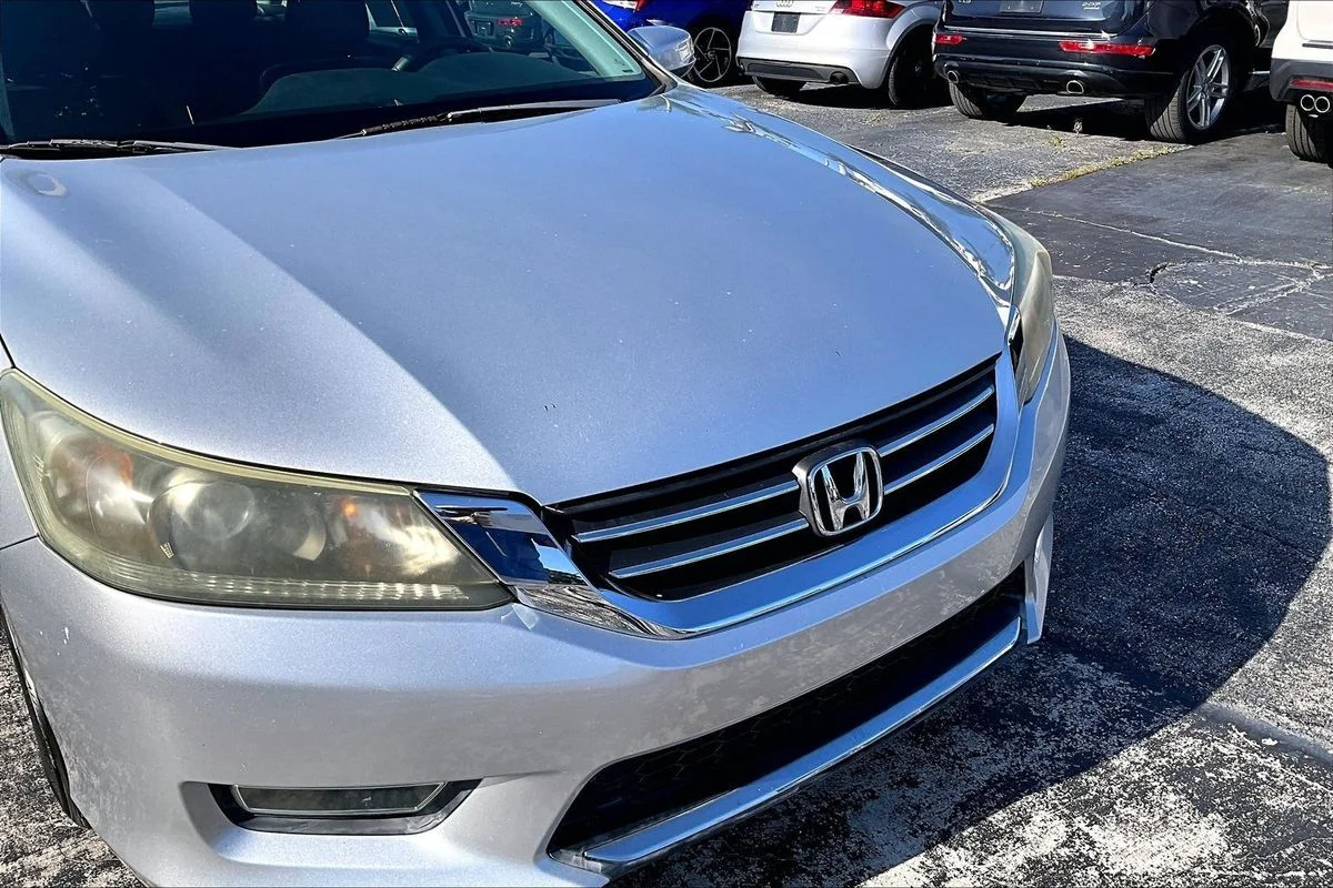 Used 2013 Silver Honda EX-L image 34
