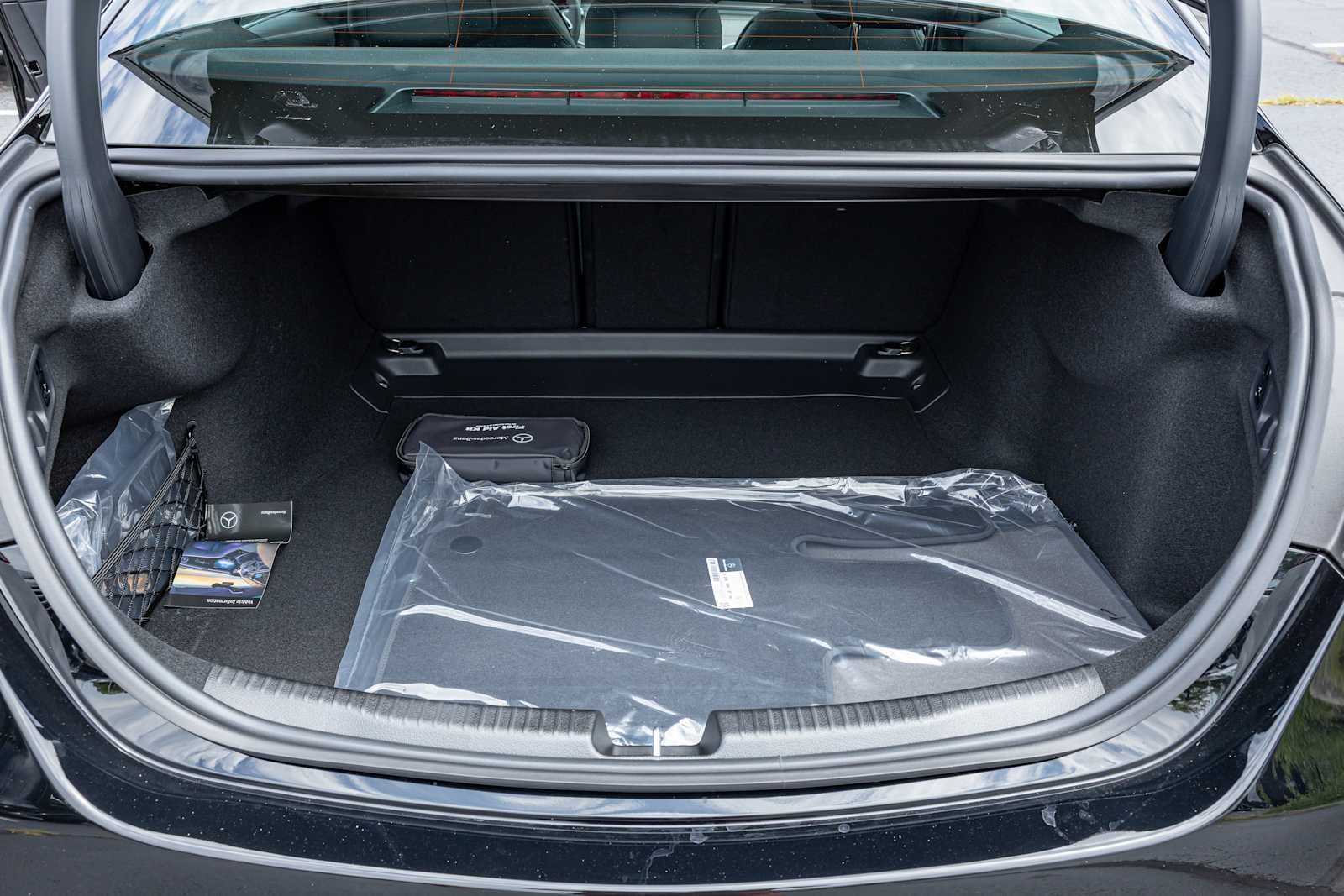 2025 Mercedes-Benz C-Class Sedan C 300 - Photo 22