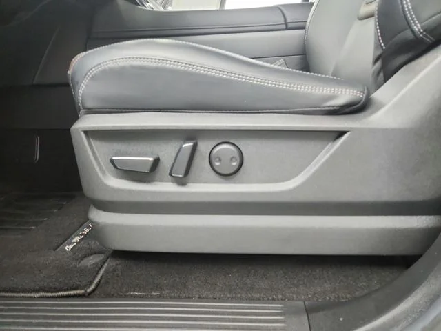 Used 2025 Black Nissan SL image 21