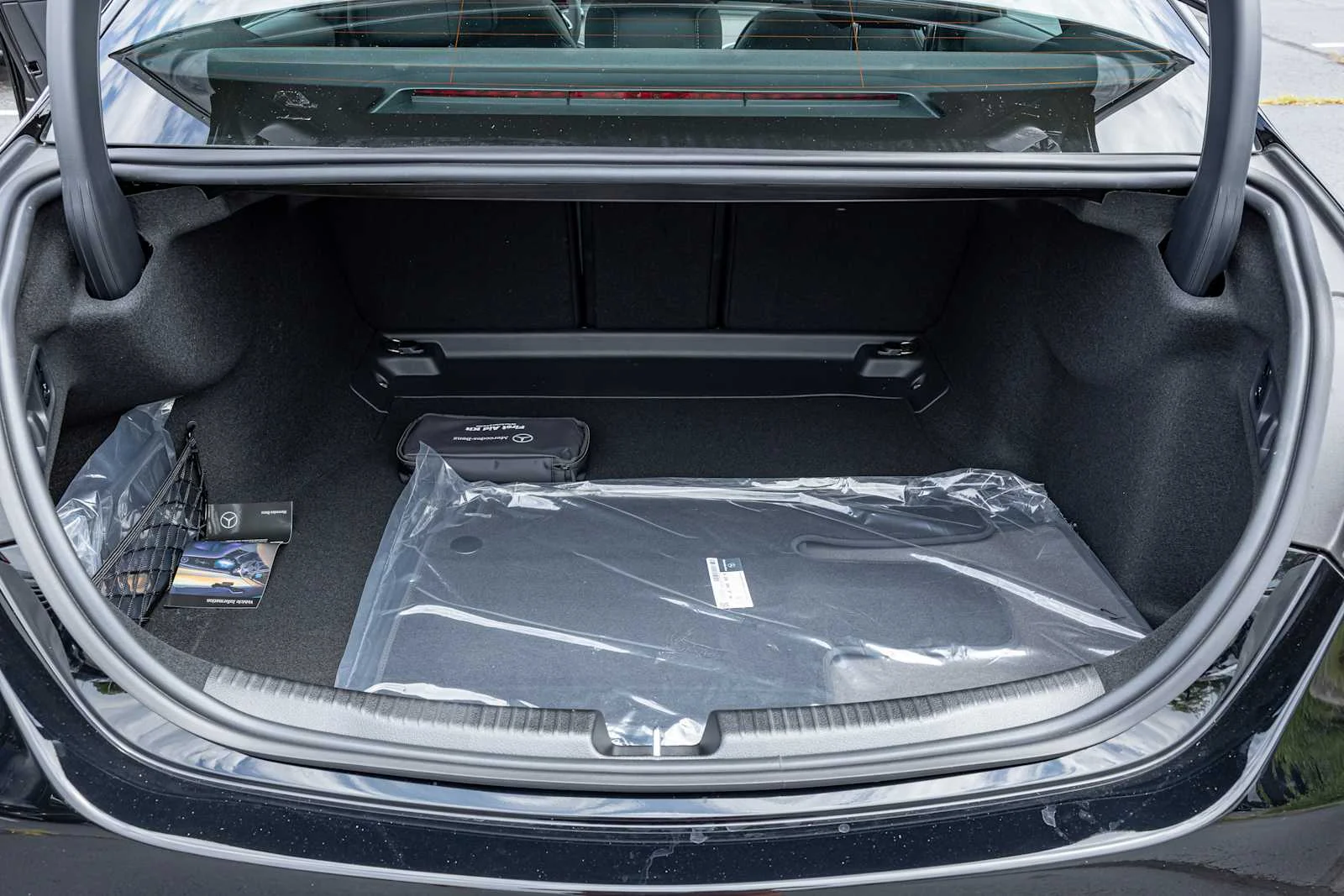2025 Mercedes-Benz C-Class Sedan C 300 - Photo 22