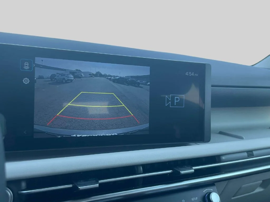 Certified Used 2025 Gray Hyundai SE image 27