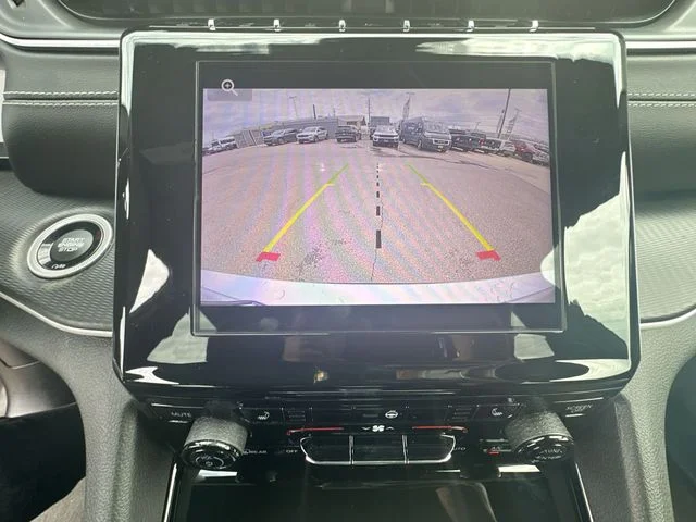 Used 2023 Silver Jeep Altitude image 19