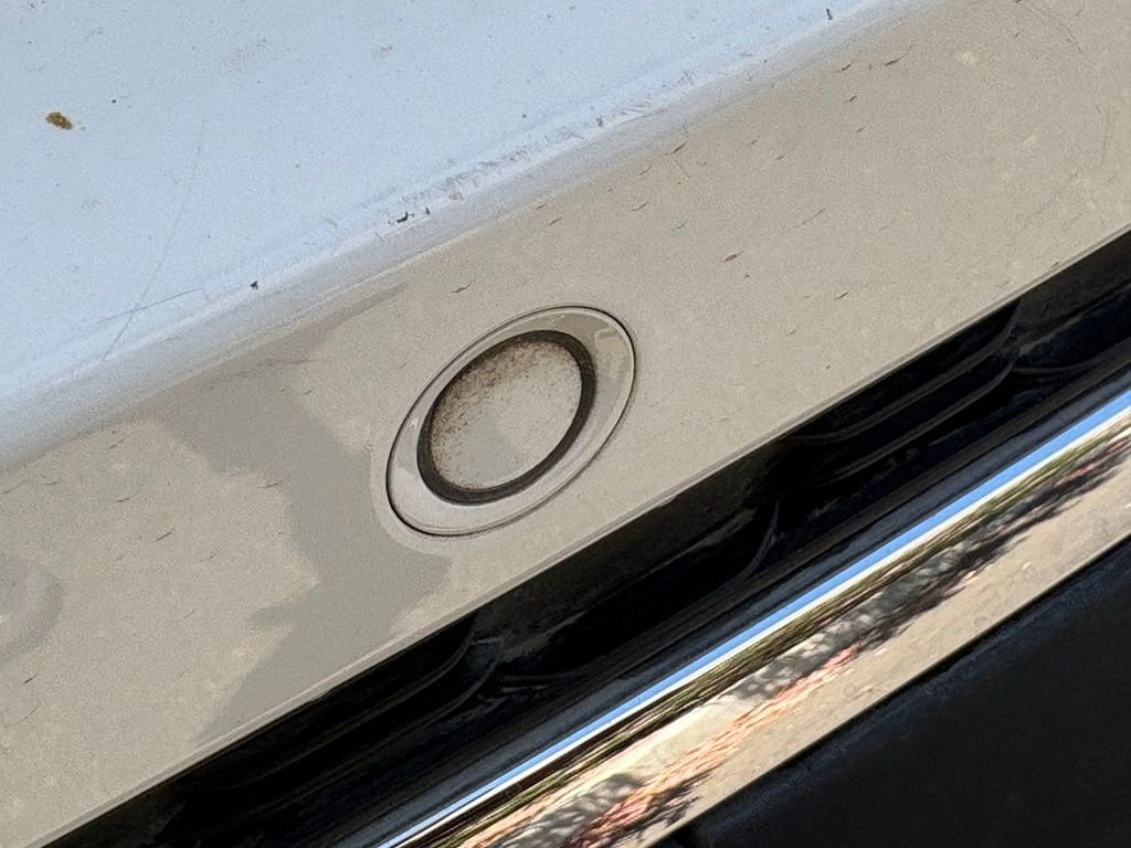Used 2023 White/off-white Jeep Limited image 19