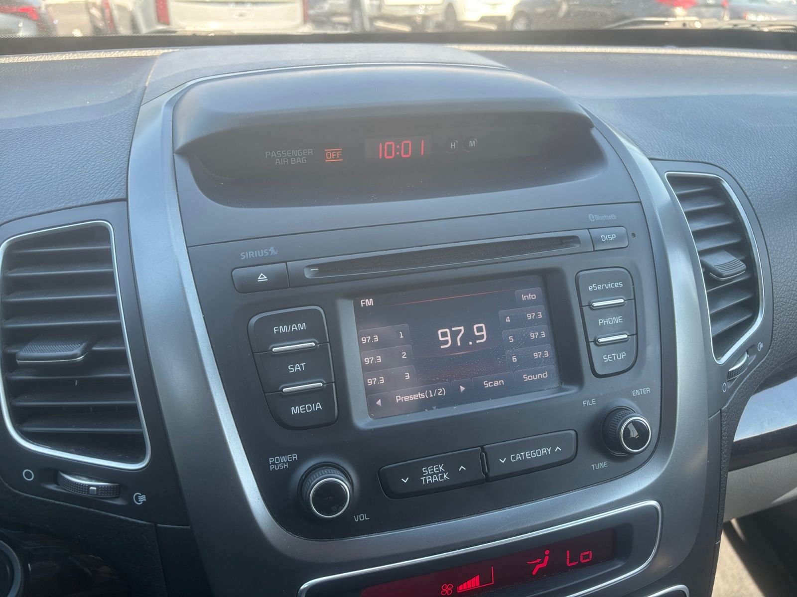 Used 2015 White Kia EX image 26