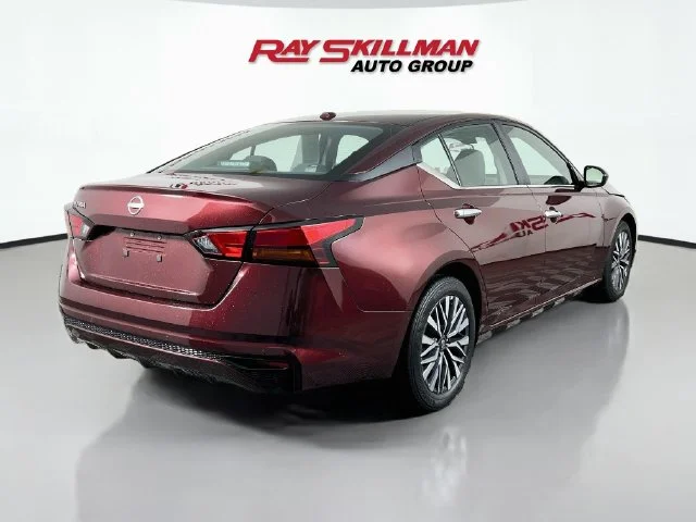 Used 2025 Red Nissan 2.5 SV image 7