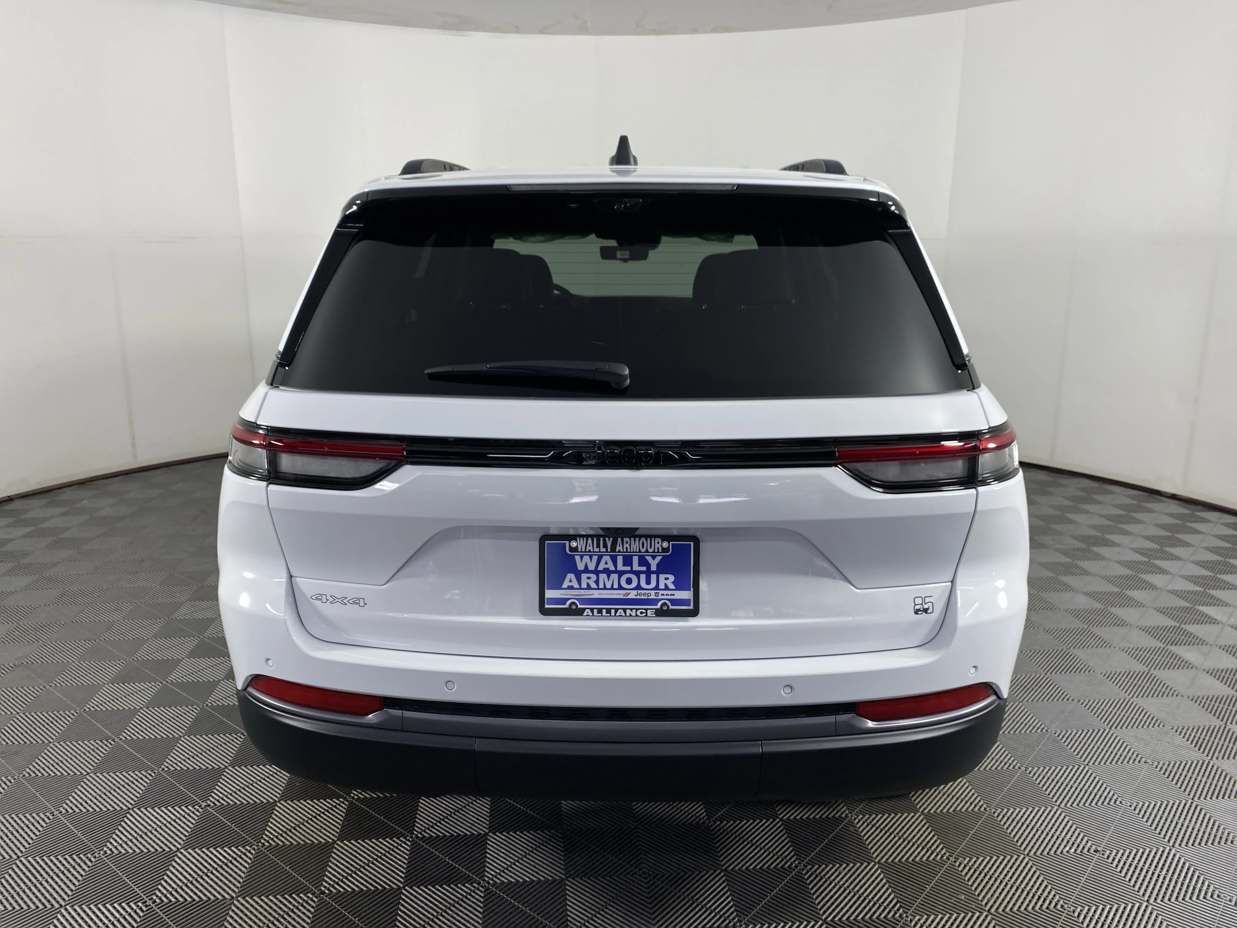 New 2026 Bright White Clear-Coat Exterior Paint Jeep  image 9