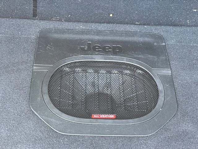 Used 2021 Gray Jeep Rubicon image 8