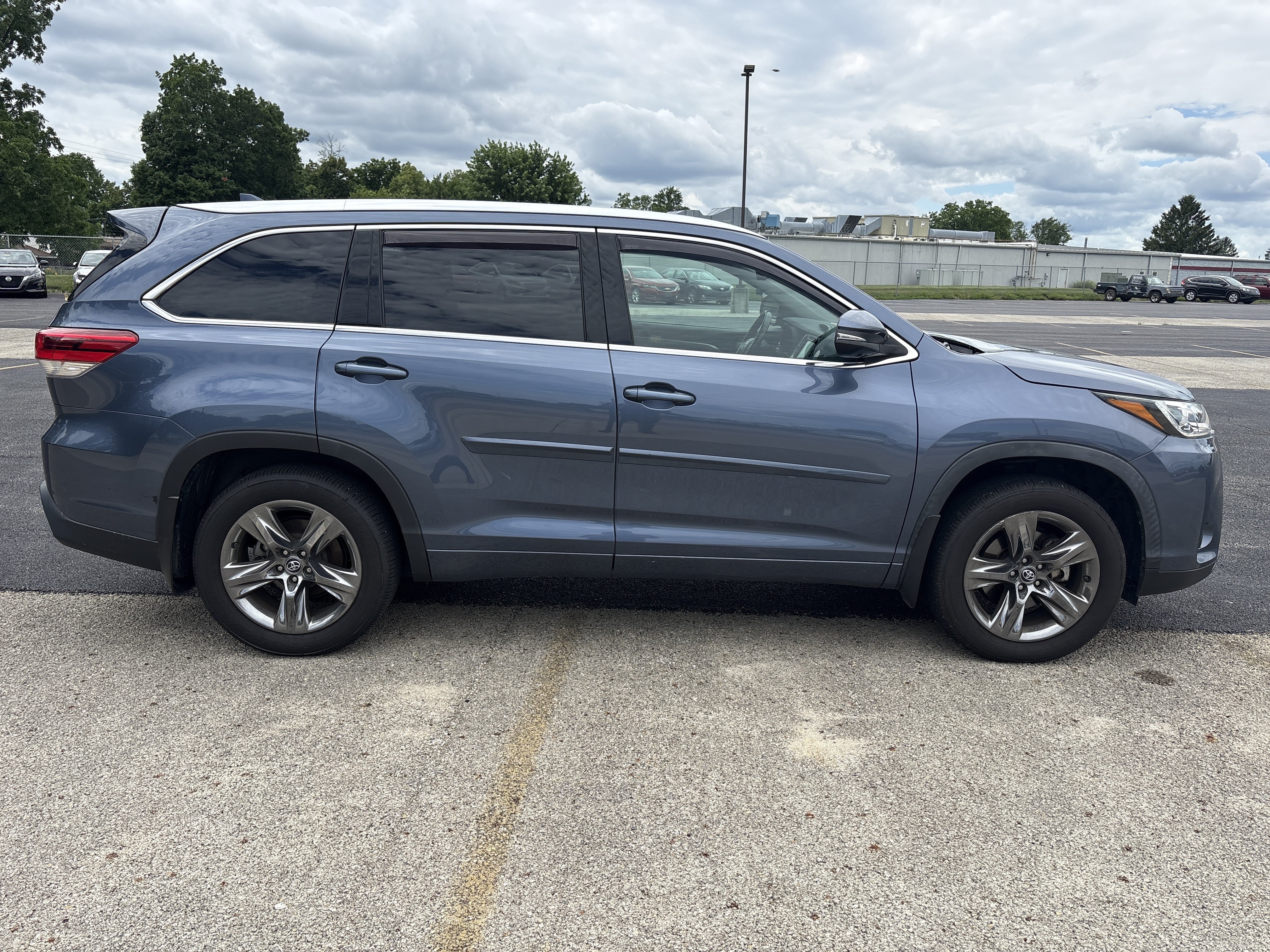 Used 2019 Shoreline Mist Toyota Limited Platinum image 3