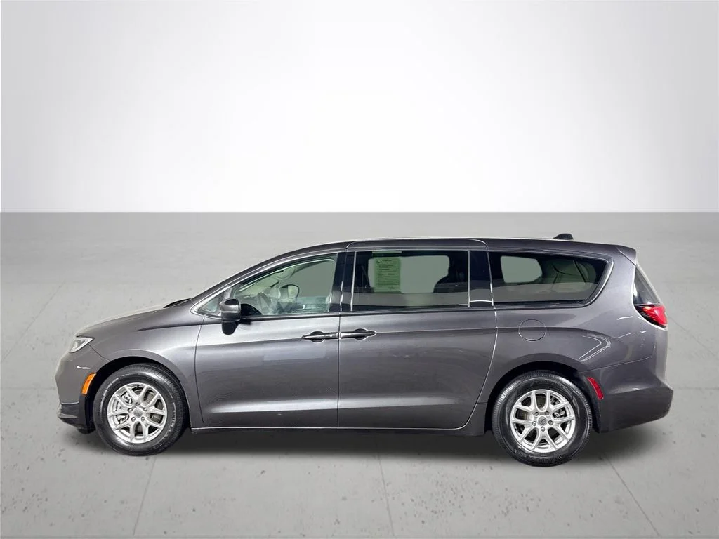 Used 2023 Gray Chrysler Touring L image 9