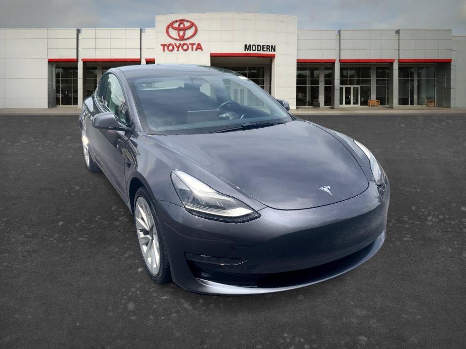 Used 2022 Midnight Silver Metallic Tesla Long Range image 3