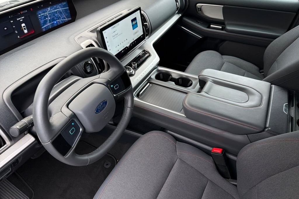 Used 2025 Oxford White Ford Active image 12