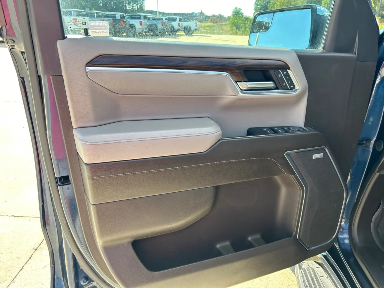 Used 2023 PACIFIC BLUE METALLIC GMC SLT image 11
