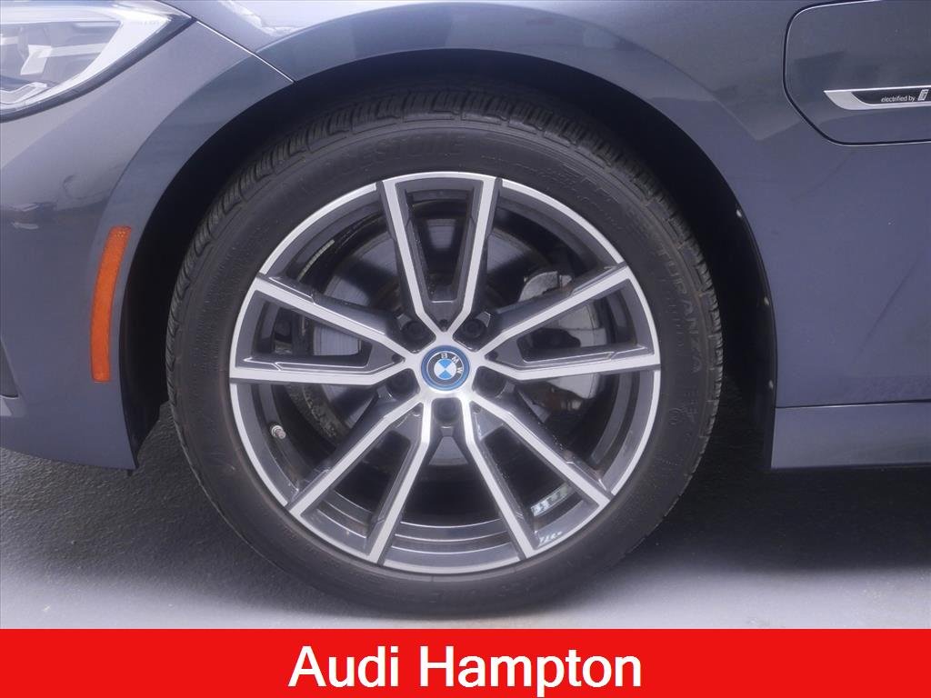 Used 2022 Mineral Grey Metallic BMW 330e xDrive image 12