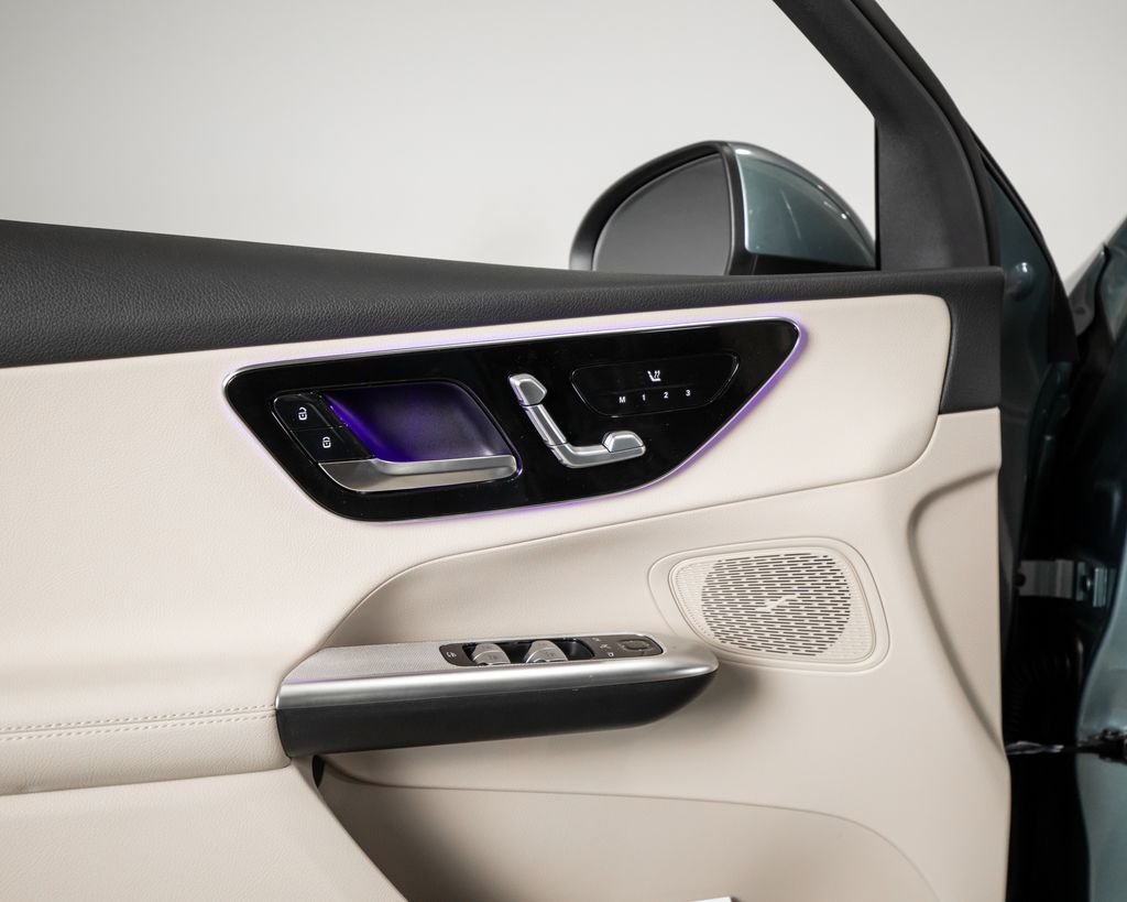 New 2026 Verde Silver Metallic Mercedes-Benz GLC 300 image 6