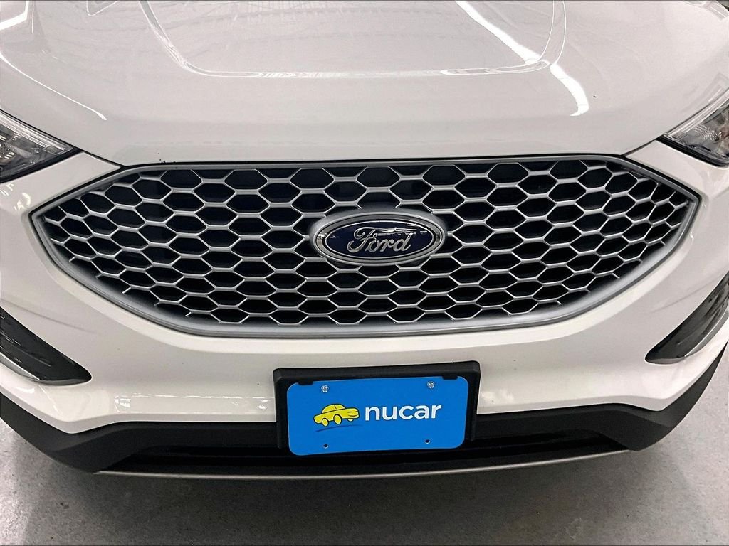Used 2023 Oxford White Ford SEL image 29
