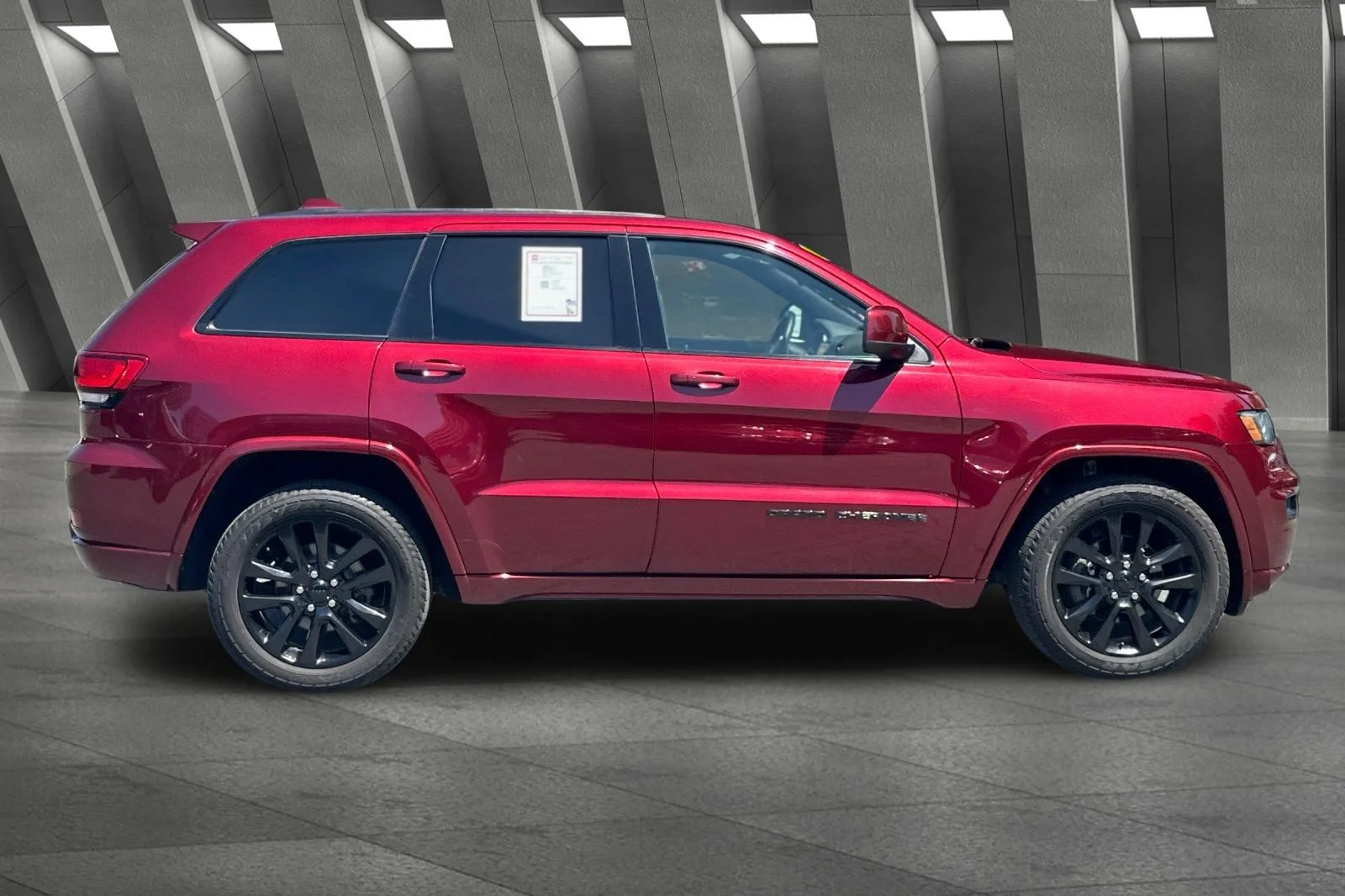 Used 2019 Red Jeep Altitude image 12