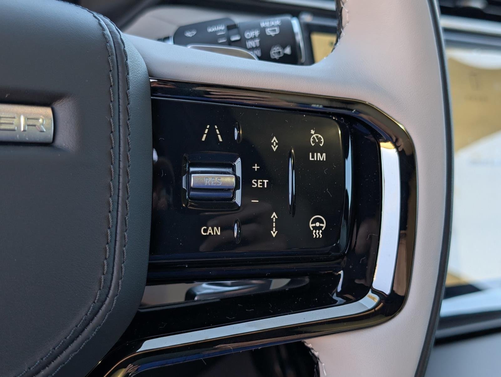 2026 Land Rover Range Rover Velar Dynamic SE - Photo 15