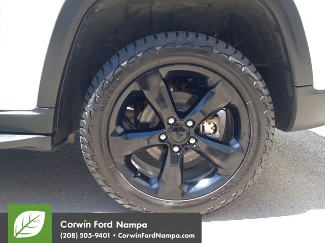 Used 2024 Silver Jeep Limited image 30