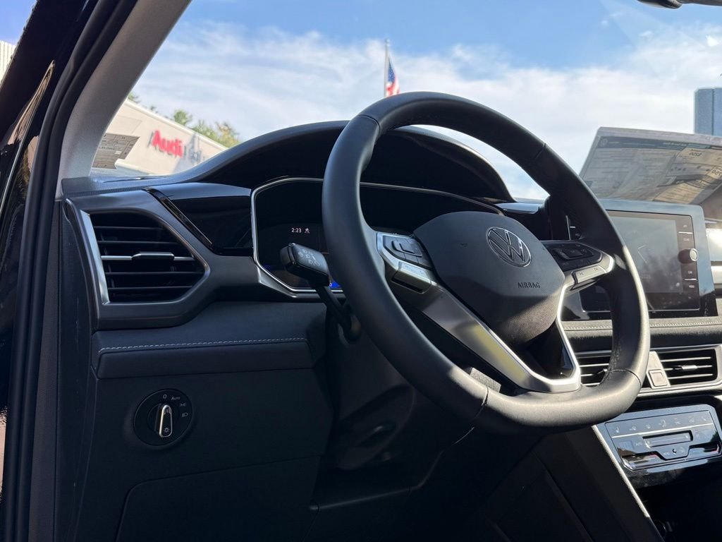 New 2026 Black Volkswagen 1.5T SE Black image 27