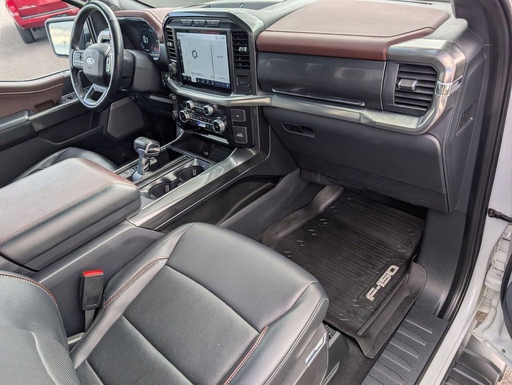 Used 2023  Ford Lariat image 22