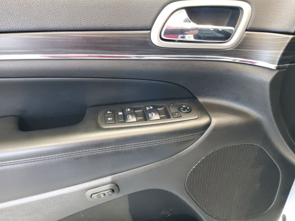 Used 2019 White Jeep Limited image 12