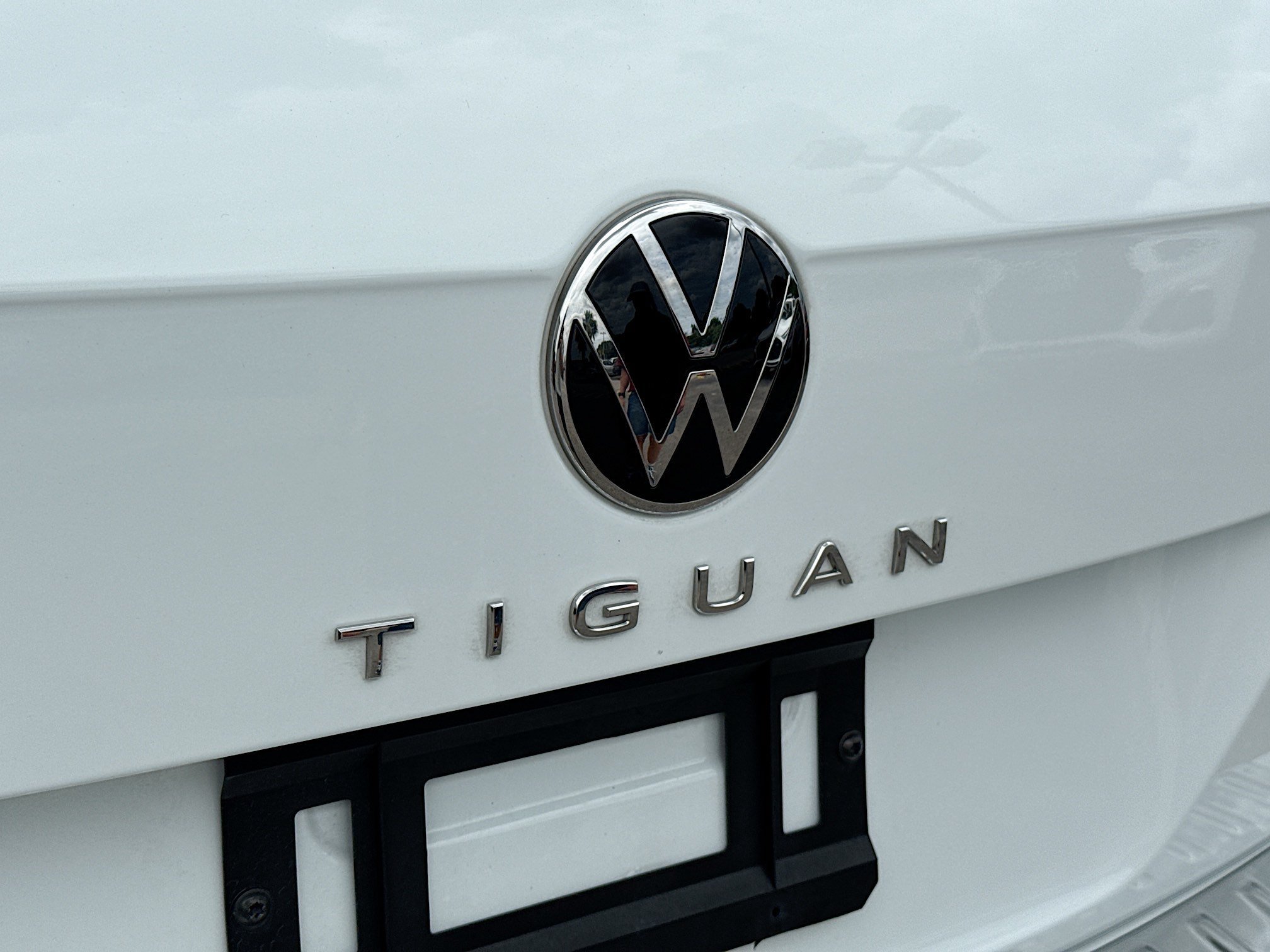 Used 2024 White Volkswagen SE image 11