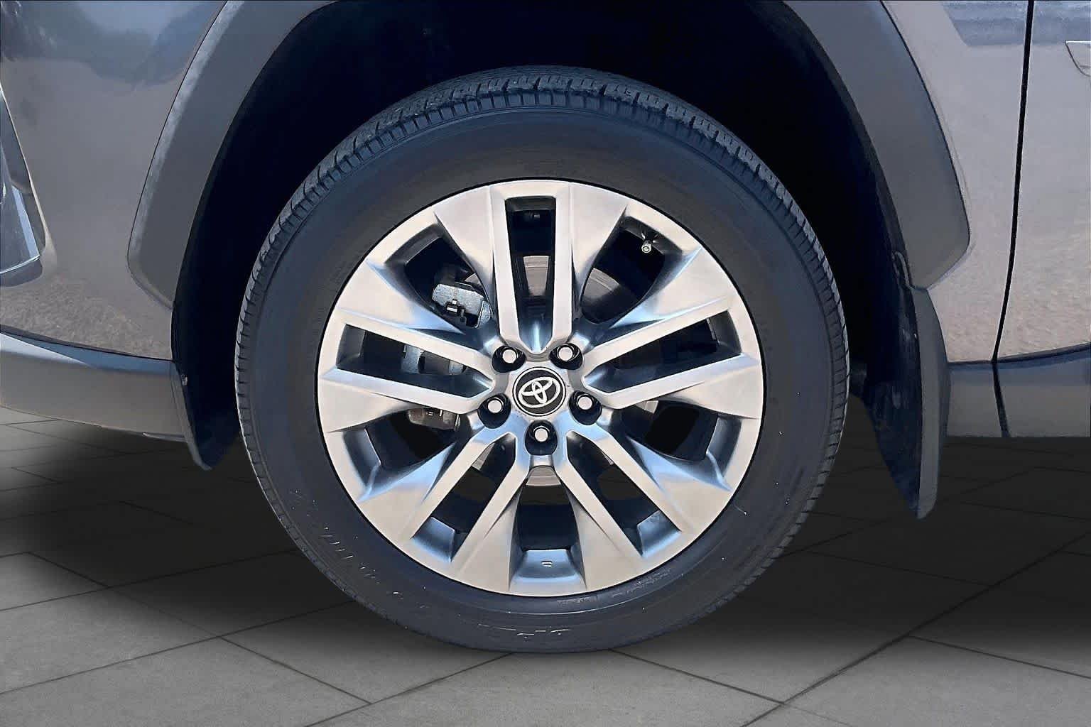 Used 2024 Magnetic Gray Metallic Toyota XLE Premium image 10