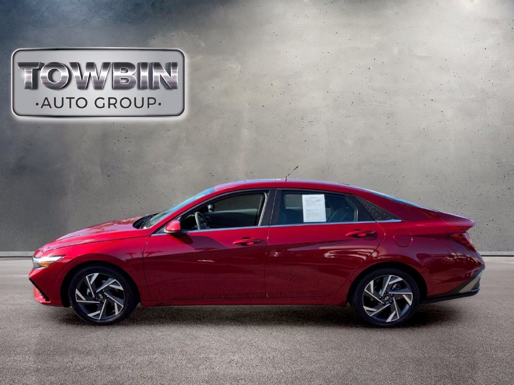 Used 2025 Red Hyundai SEL Convenience image 7
