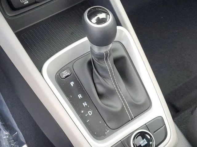 2025 Hyundai Venue SEL - Photo 28