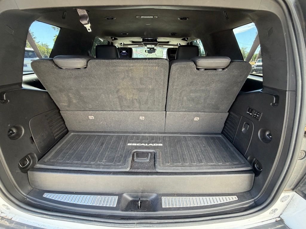 Used 2016 White Cadillac Platinum Edition image 29