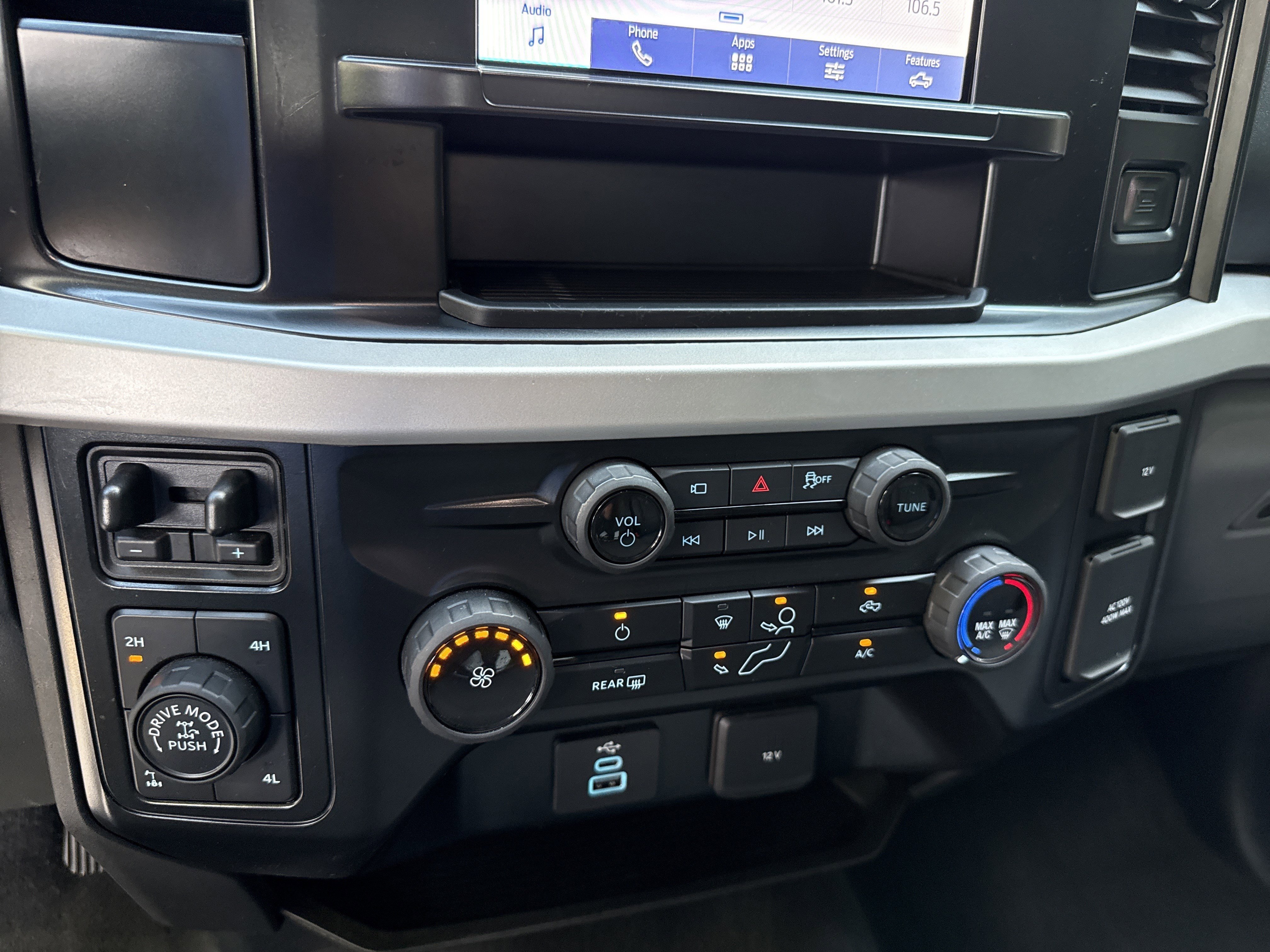Used 2025 Gray Metallic Ford XLT image 29