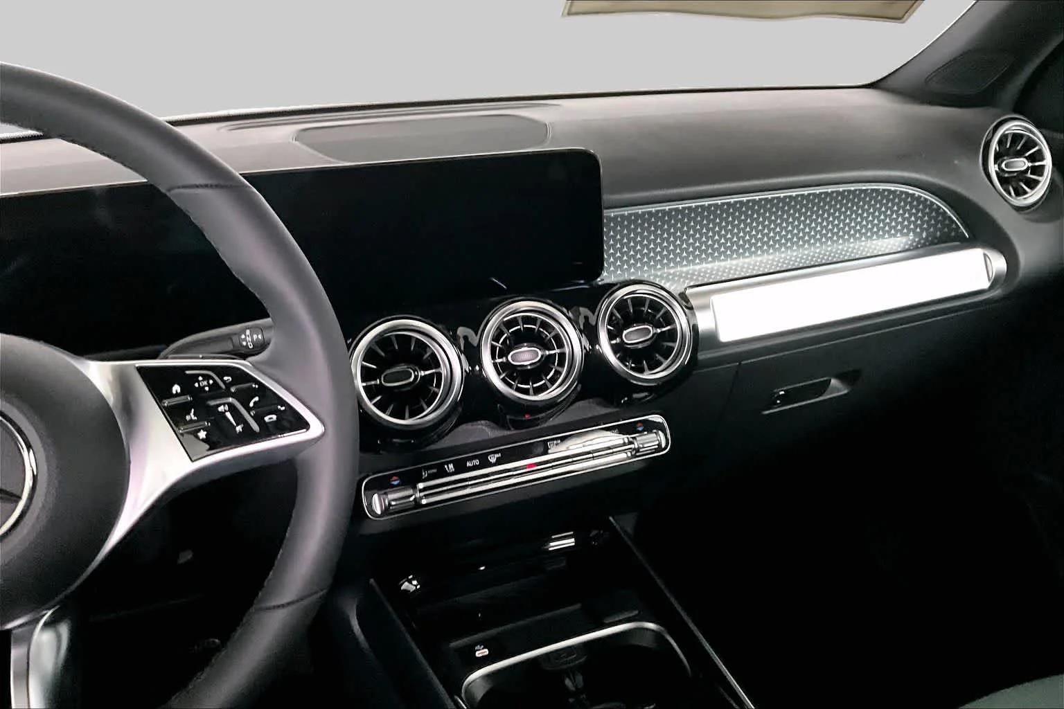 New 2026 Mountain Grey Metallic Mercedes-Benz GLB 250 image 9