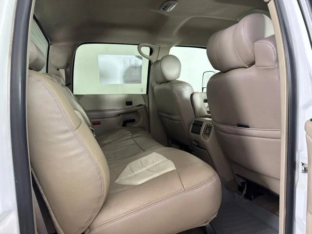 Used 2006 Olympic White GMC SLE2 image 5