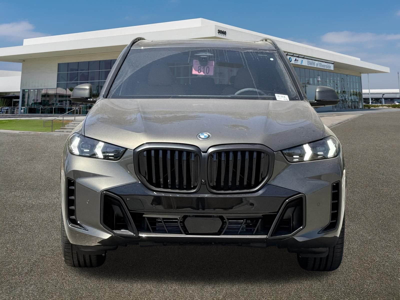 New 2026 Manhattan Green Metallic BMW sDrive40i image 3
