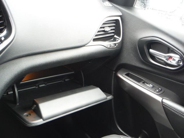 Used 2020 Silver Jeep Limited image 28