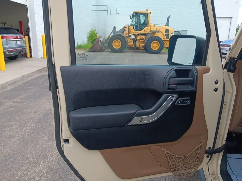 Used 2011 Sahara Tan Clearcoat Jeep Unlimited Rubicon image 23
