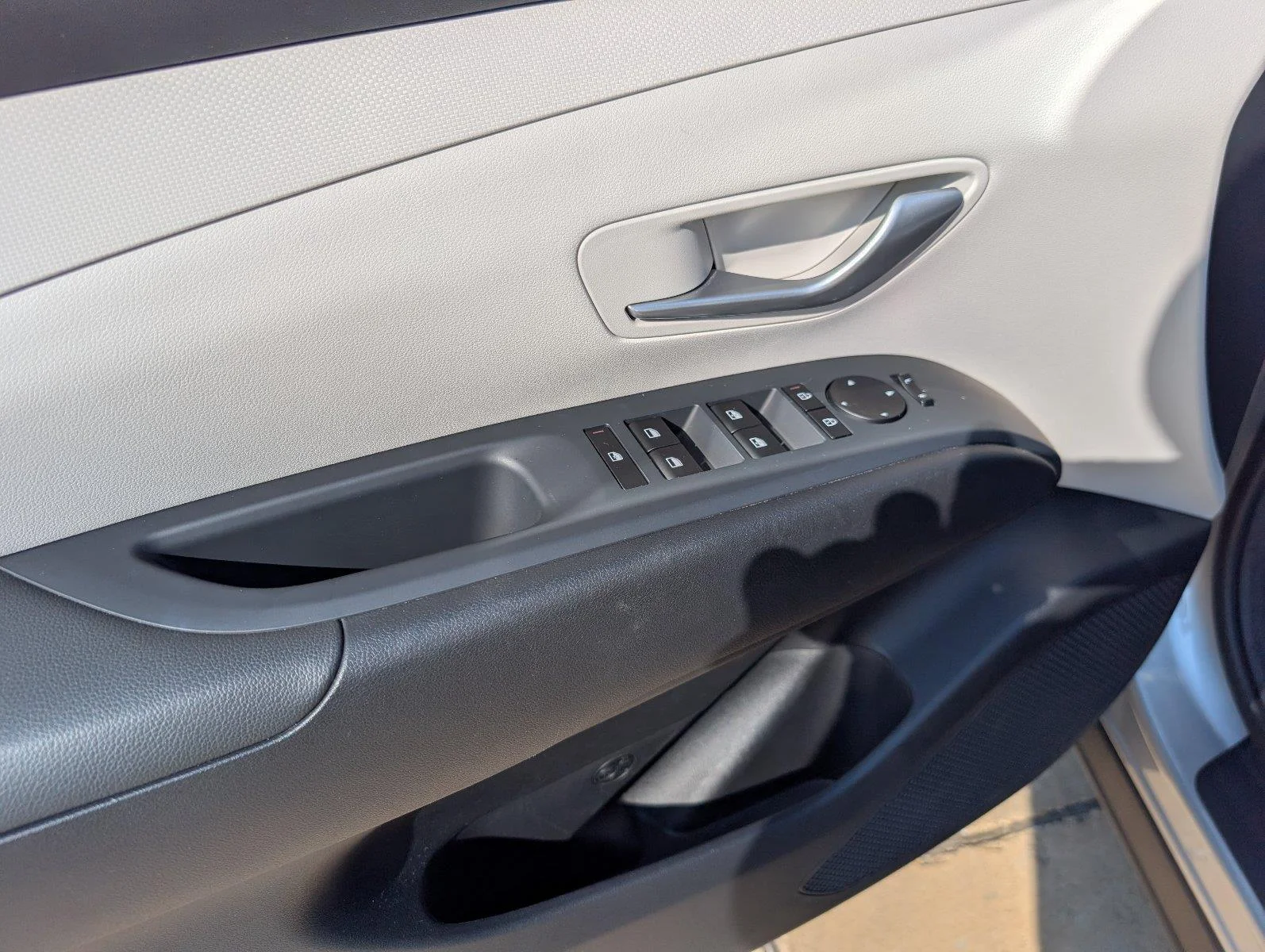 Used 2025 Shimmering Silver Hyundai SEL image 14
