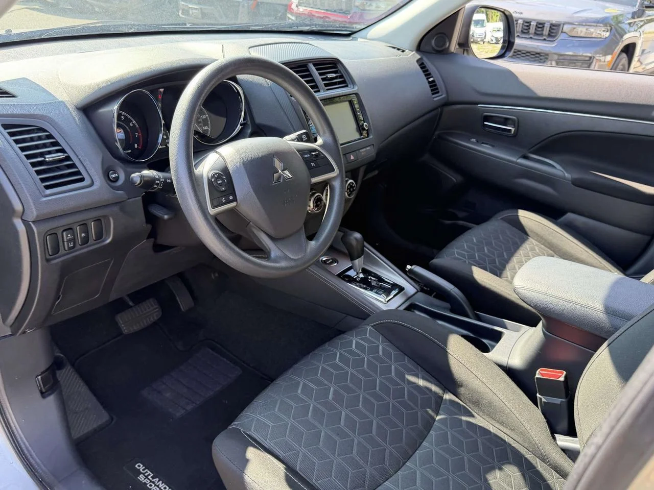 Used 2022 Silver Mitsubishi 2.0 ES AWC image 16
