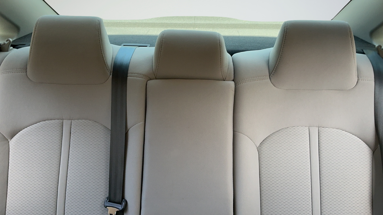 Used 2018 Silver Hyundai SE image 20