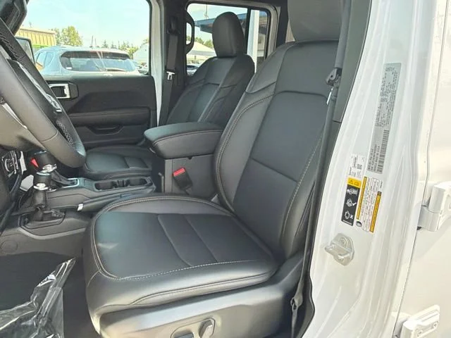 New 2026 Bright White Clear-Coat Exterior Paint Jeep Sahara image 19