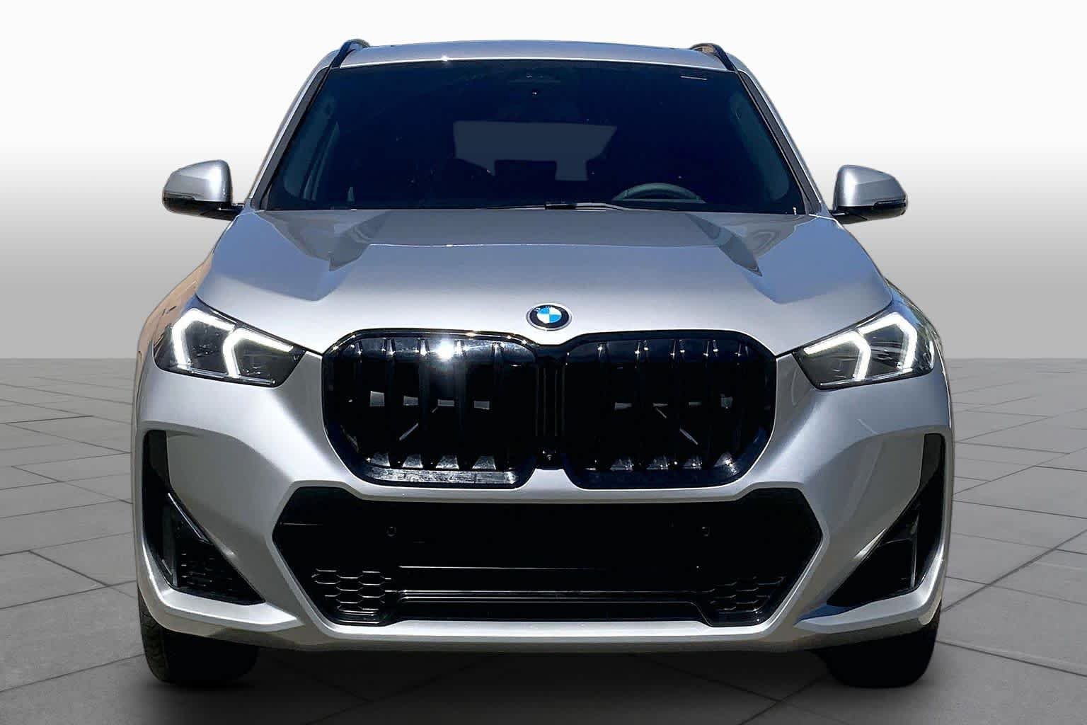 New 2026 Space Silver Metallic BMW xDrive28i image 3