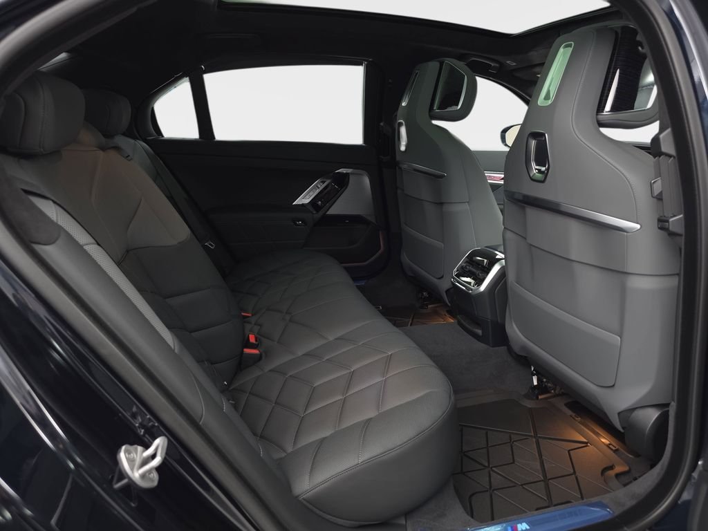 2026 BMW 7 Series 750e - Photo 11