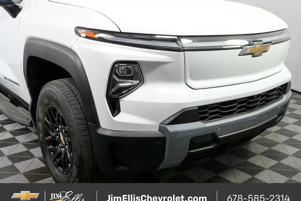 2025 Chevrolet Silverado EV LT - Photo 35