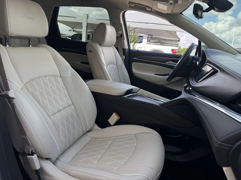 Used 2023 White Buick Avenir image 29