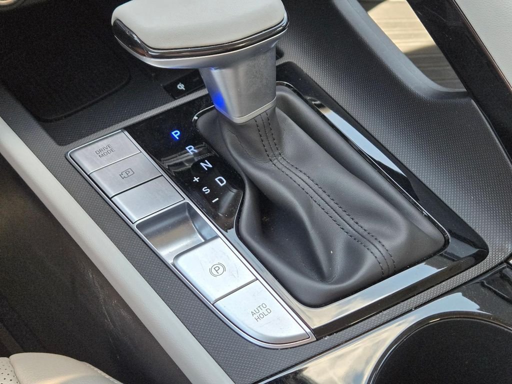 2025 Hyundai Elantra Limited - Photo 28