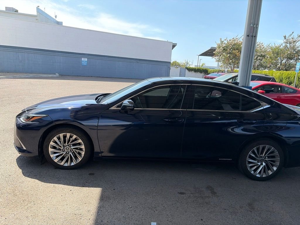 Used 2021 Blue Lexus 300h Luxury image 10